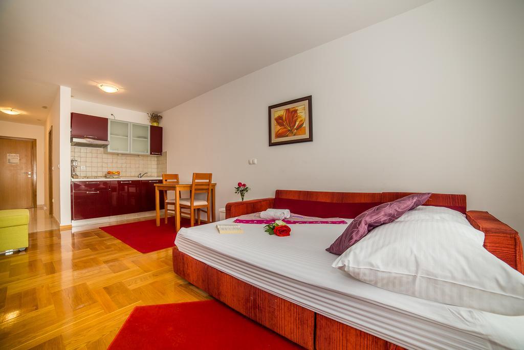 Apartments Kristina Makarska Zewnętrze zdjęcie